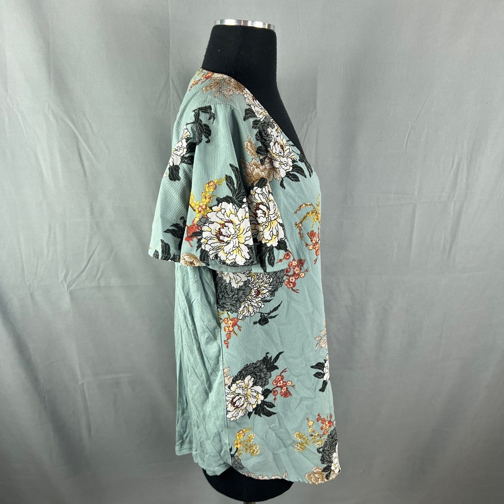 Tempted Hearts Blouse Top Womens 1X Sage Green Floral Flutter Sleeve V Neck